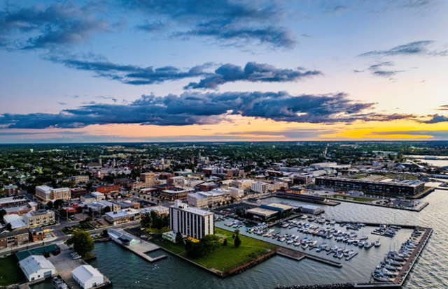 Top 5 Reasons to Stay at Homefield Inn Before Summer Ends - City of Sandusky